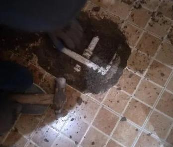 云安卫生间漏水维修公司为您分享下卫生间渗水如何处理及注意事项
